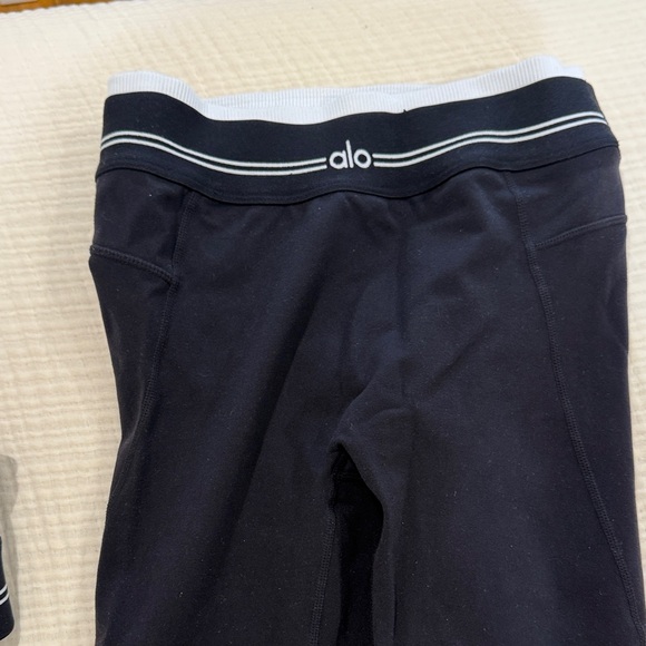 ALO Yoga Black and White Activewear Set - Picture 6 of 9